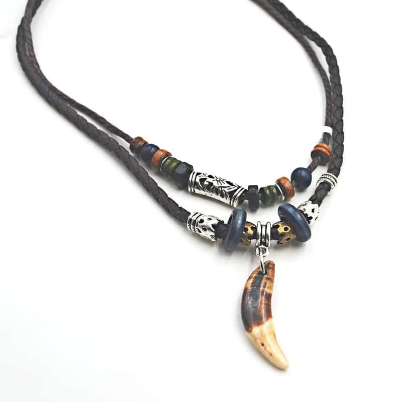 MNWT Vintage Tribal loup dent pendentif collier en cuir courageux hommes collier corde tib tain perles eabe8951 76bb 4158 a551 f0f2ef83bc57